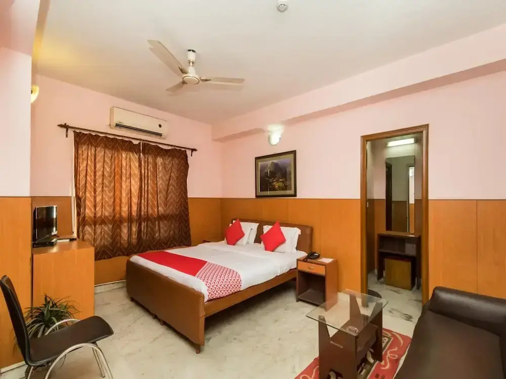 Malik Court by OYO Rooms