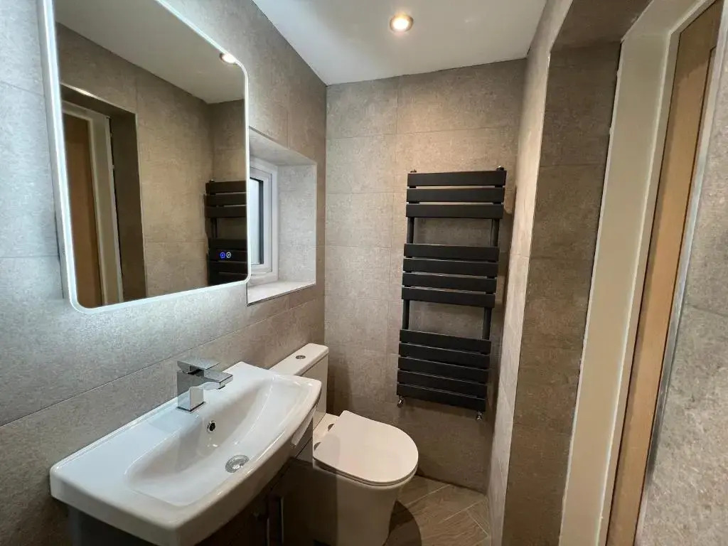 Stylish, Dog Friendly Coastal Bungalow With Garden