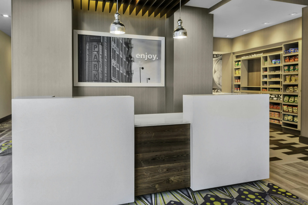 Hampton Inn & Suites Los Angeles/Hollywood, CA