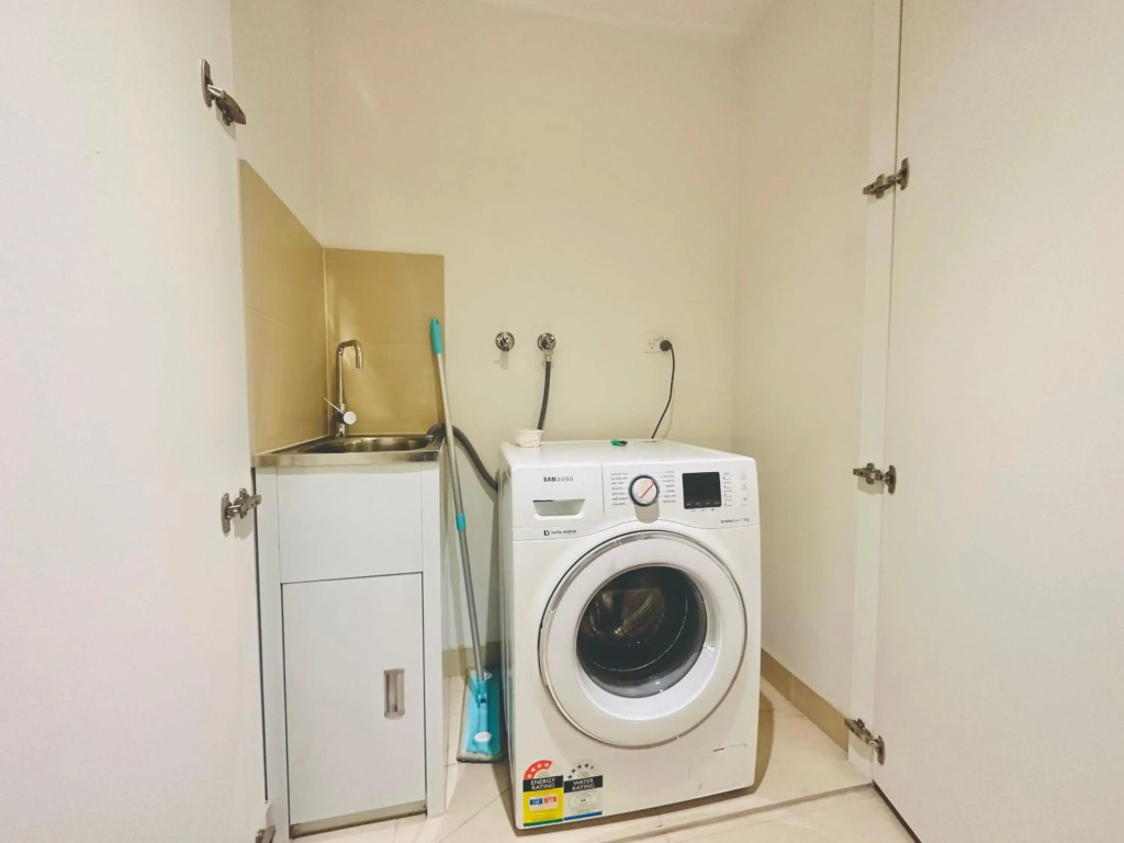 Rooftop 2BRapt in Abbotsford+King bed+WIFI+Parking