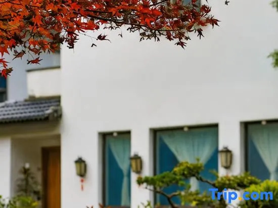 Zhongling Waterfront Camping Hot Spring Holiday Meisu (West Lake Lingyin Scenic Area Branch)