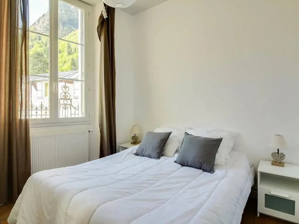 Appartement Cauterets, 6 Pièces, 11 Personnes - Fr-1-401-154