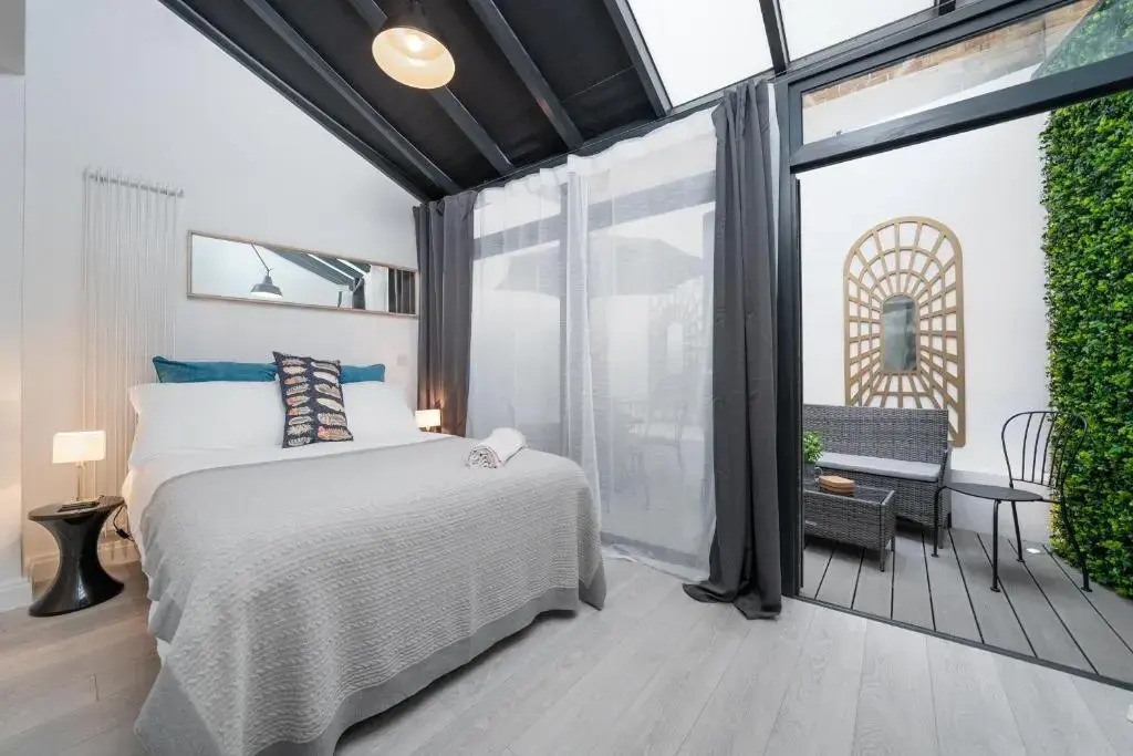 BIG & LUXURY 3 BEDR, 4 BEDS, 2,5 BATH, COVENT GARDEN, BEST Location