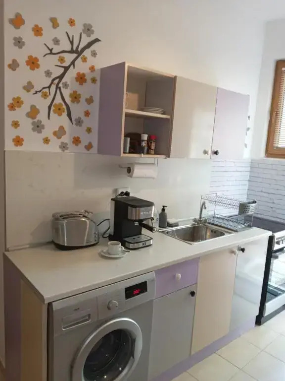 ART APARTMENT GERI 2 ,with a terrace,space for bikes,free parking&wi-fi