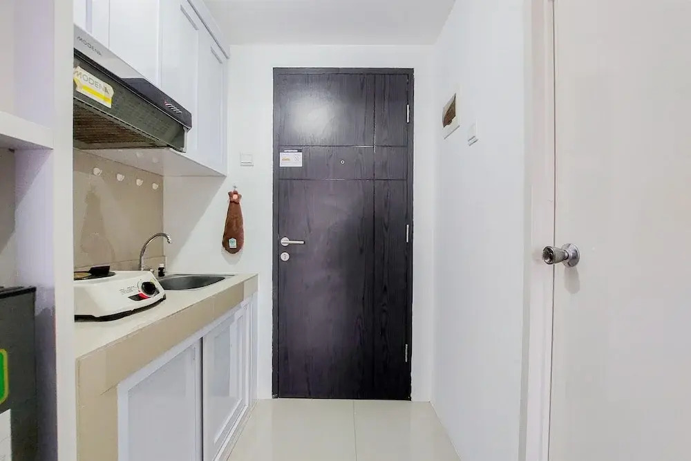 Cozy Room and Well Furnished Studio at Baileys Apartment By Travelio