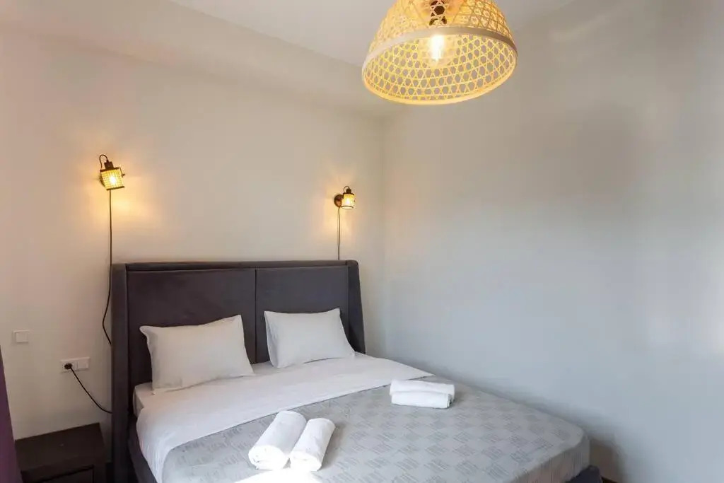 Stylish 2 BR Apartment on Chavchavadze Avenue