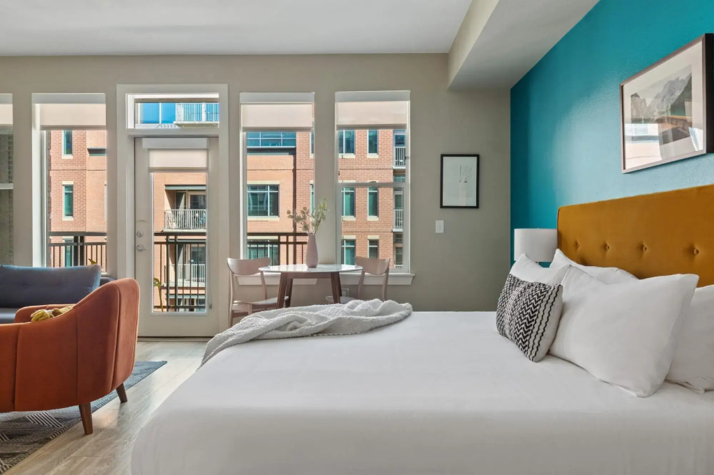 Denver | Grand Studio Riverfront Apartment