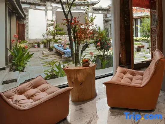 Manyun Ting Bai Ethnic Centennial Courtyard Designer Meisu