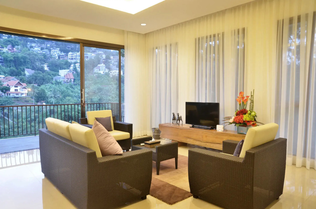 Chamomile Hill View Villa 6 Bedrooms With a Private Swimming Pool and a Movie Room and a Billiard Table