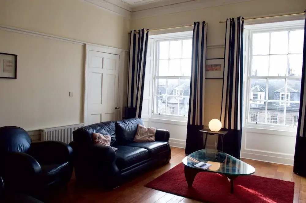 3 Bedroom Central Flat With Castle Views