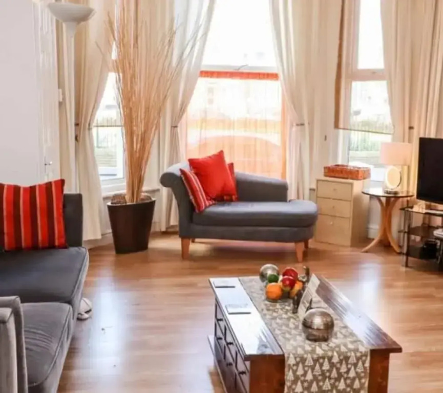 1 Bed Studio Sleeps 4 - Seaside, Dog Friendly
