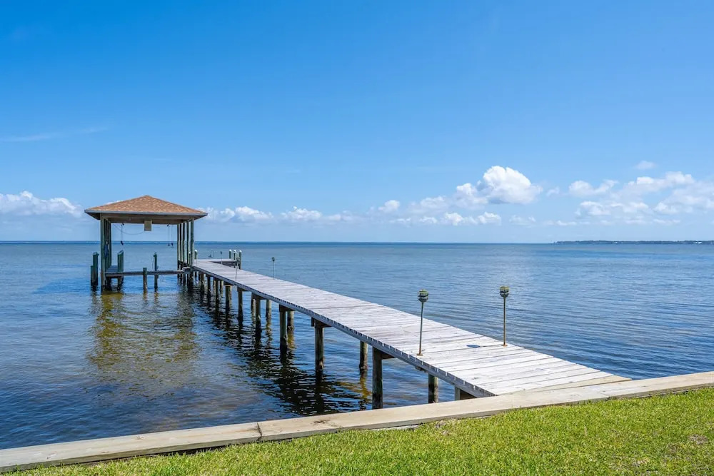 Bayshore Breeze S 31 Bayshore Dr 4BR 2BA 9