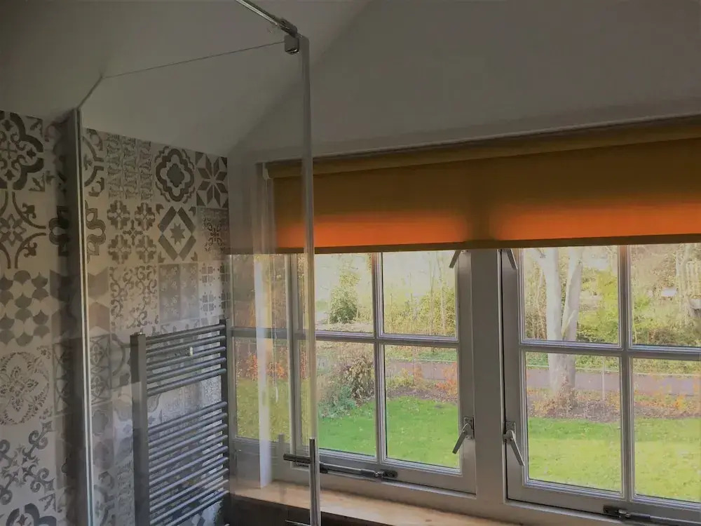 Lush Villa with Hot Tub, Private Fenced Garden in Hippolytushoef