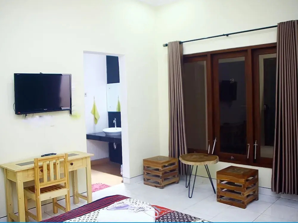 RedDoorz near Terminal Condong Catur 2