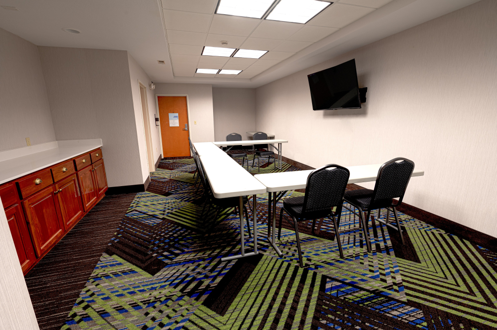Holiday Inn Express Hotel & Suites East Lansing by IHG