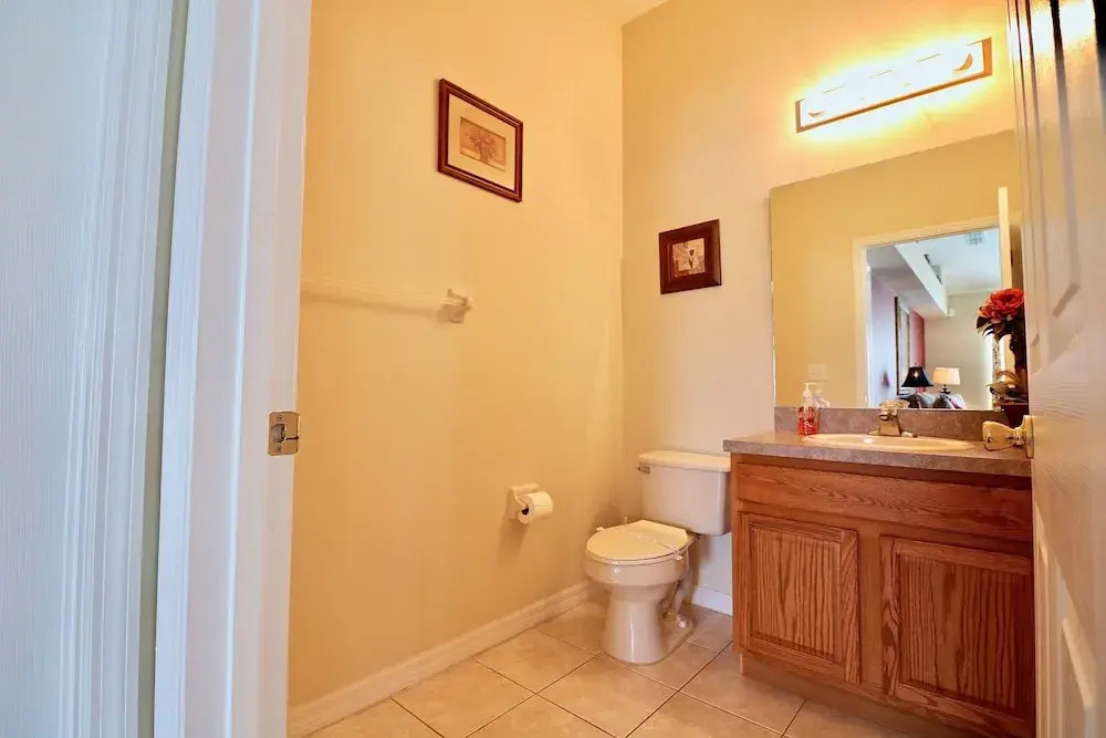 Perfect Large Gated Home w/ Pool Near Golf Course