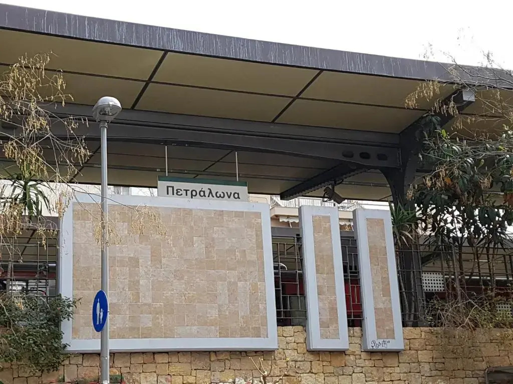 JOHN BEAUTY 50m2, METRO and ACROPOLIS 5'