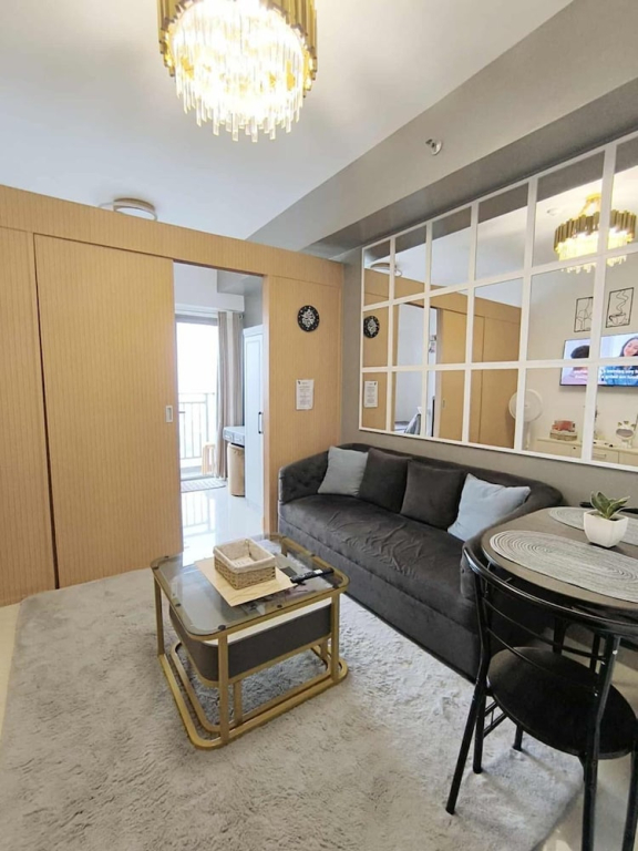 Urban Oasis at A&K Vibes City-View Condo