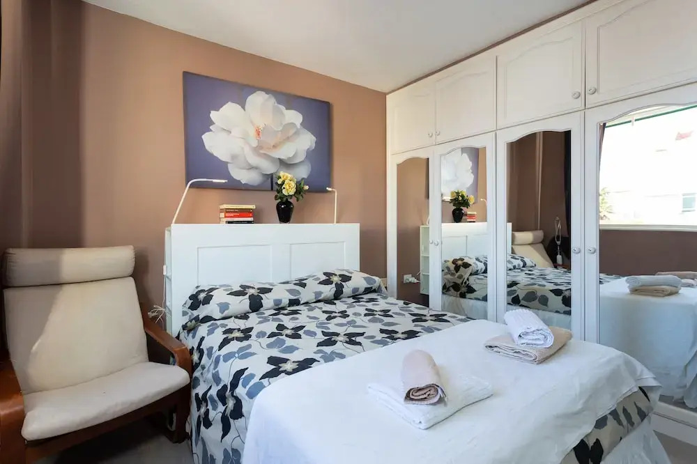 HomeLike Stunning Sea Front House with Wifi