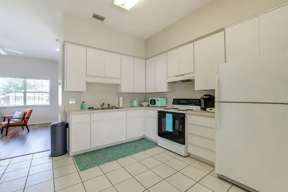 Explore Dtwn Crystal River: Walkable Duplex Unit