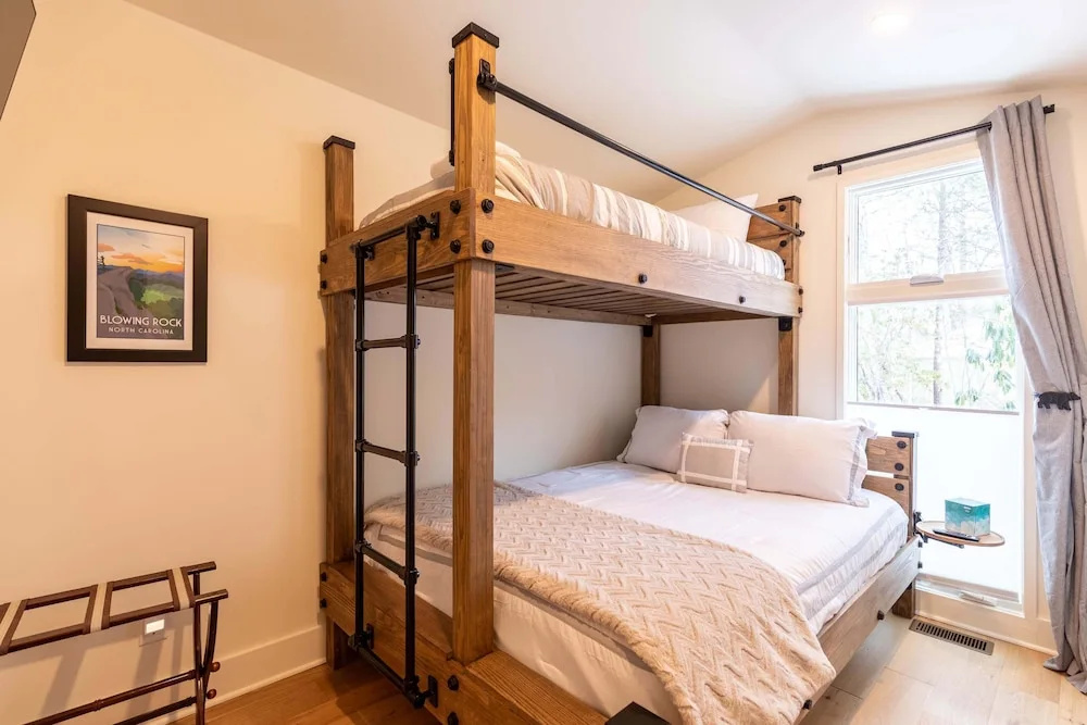 Moondrift Retreat at Linville Land Harbor