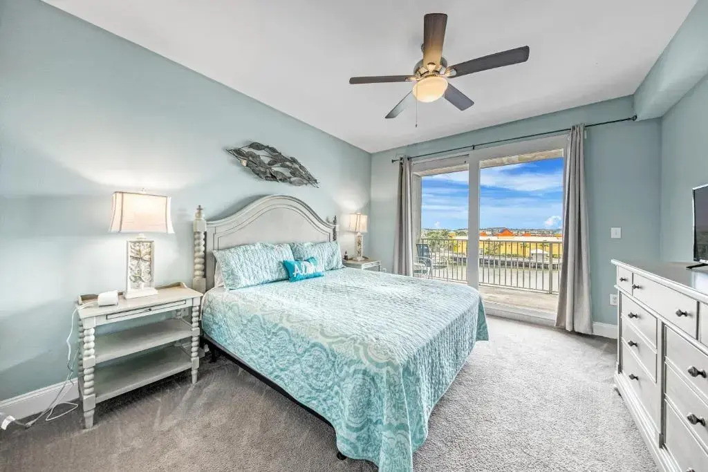 On the 3-d Floor, Laketown 324 - Large 2 BD , Great Views and Amenities