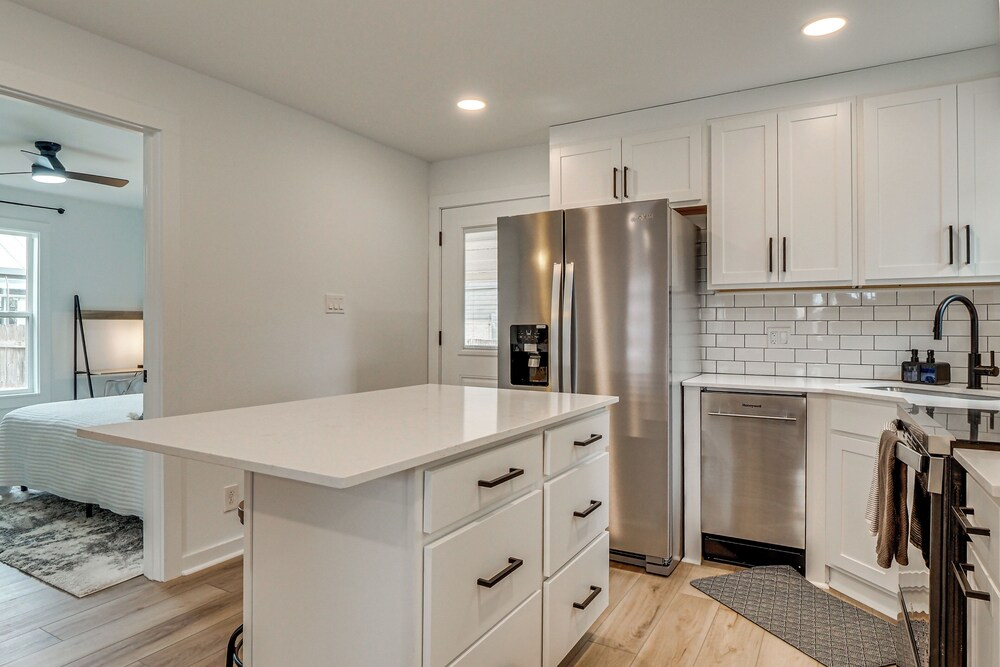 Near Historic Georgetown Square! Updated Home