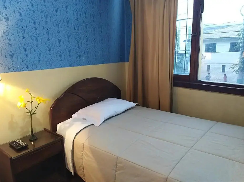 Alejandros Hotel