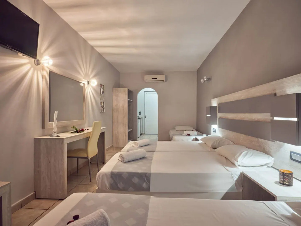 Savvas-Deval Hotel