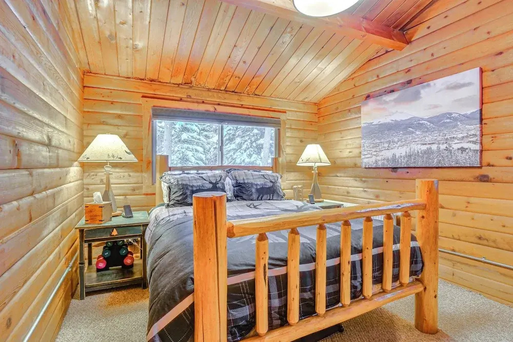 5 Mi to Breckenridge Ski Resort: Cozy Wood Cabin!