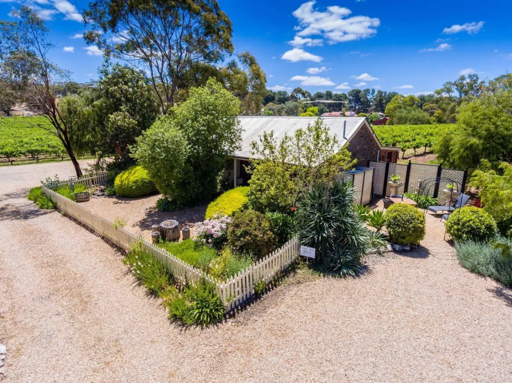 Stonewell Cottages and Vineyards