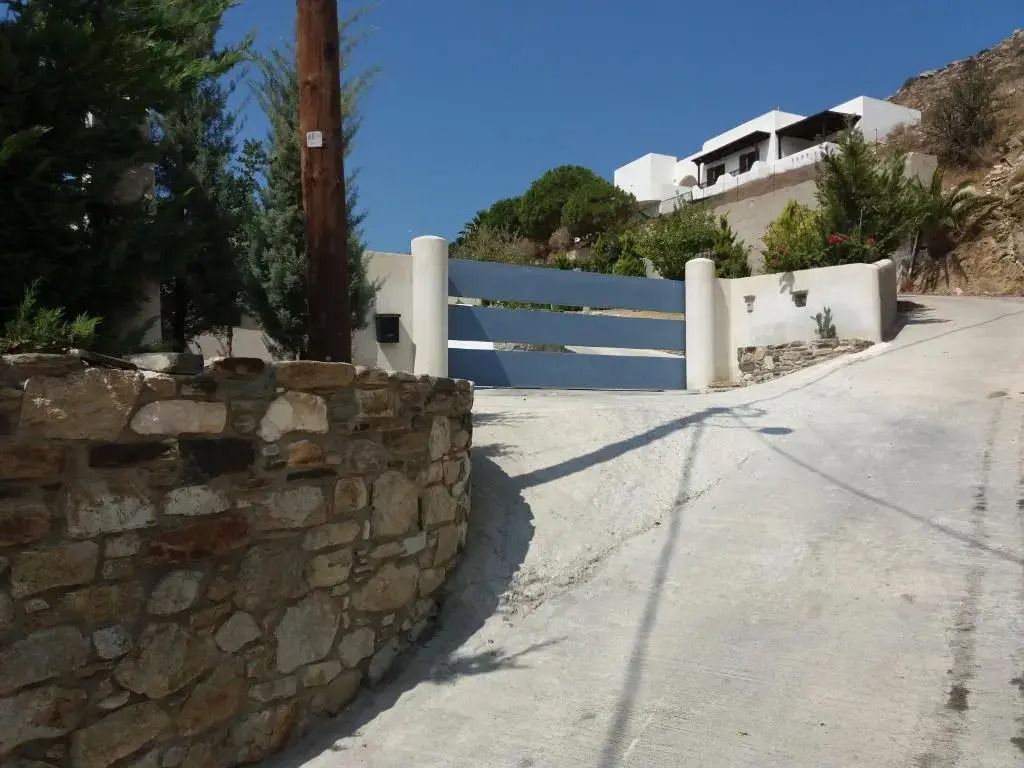 Isidoros Apartments