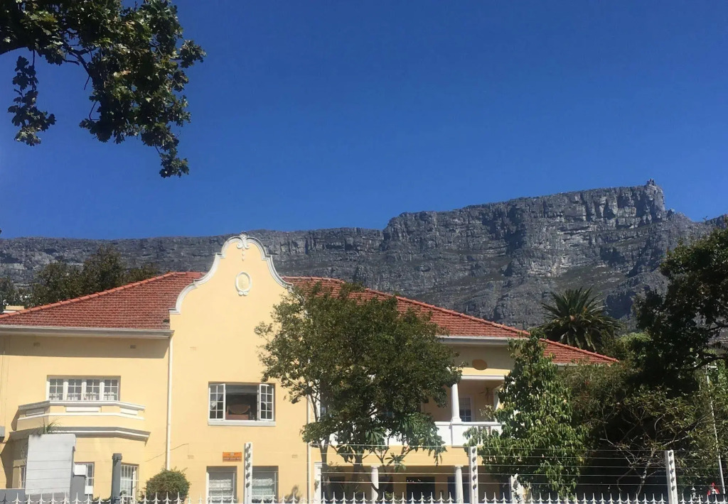 Mountain Manor Guest House & Executive Suites