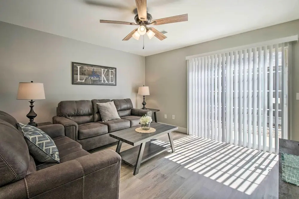 Chic Townhome ~ 6 Mi to Talking Rocks Cavern!