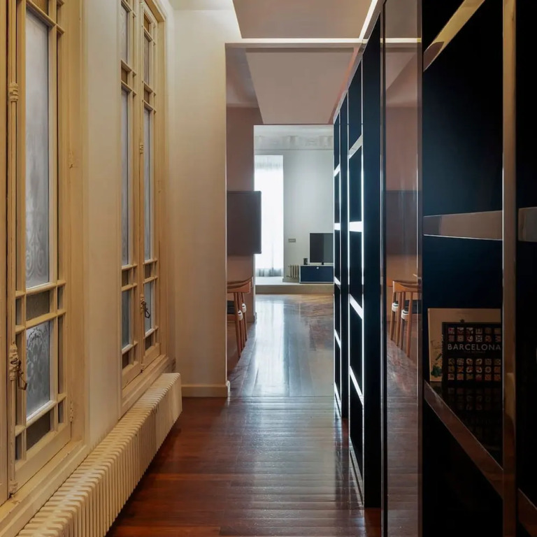 Artist Modernist 3-br Gem Next to Paseo de Gracia