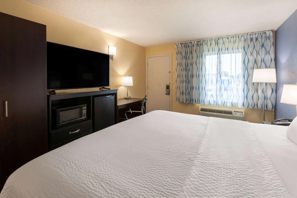 Days Inn by Wyndham Charles Town
