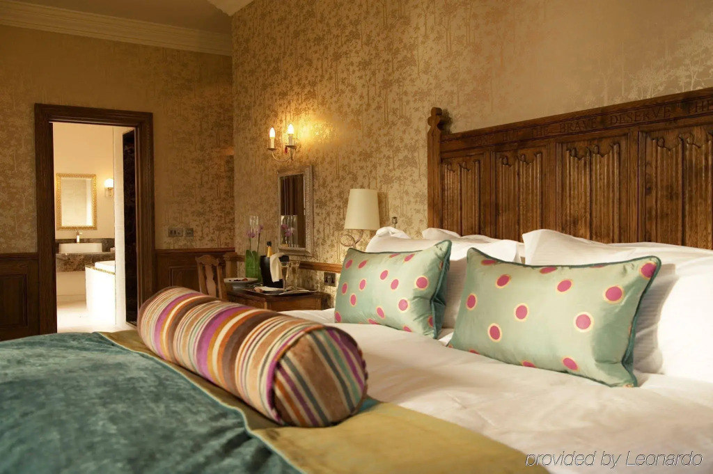 South Lodge Hotel