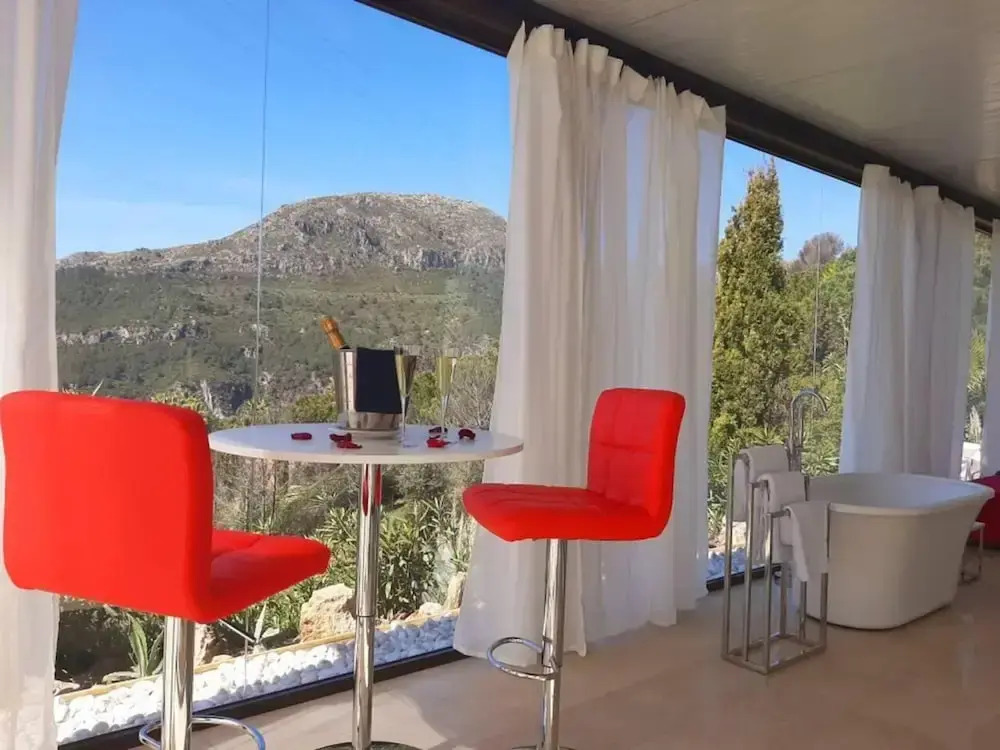 Stunning Glass Suite With Private Plunge Pool