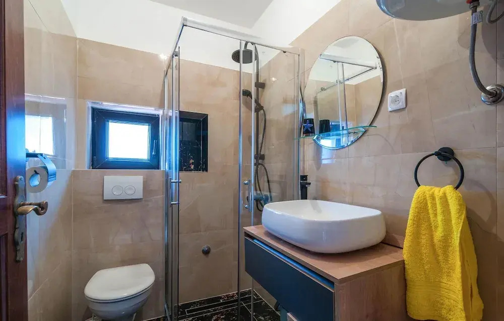 Beautiful Home in Postira With 5 Bedrooms and Wifi