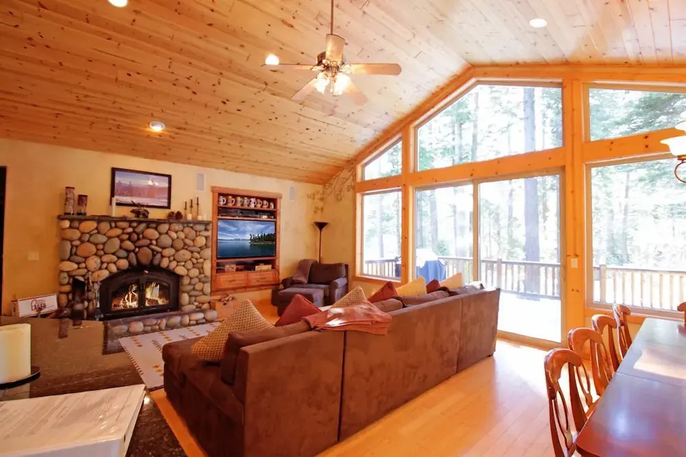 The River Rock Lodge Home 4 Bedrooms 3 Bathrooms Home