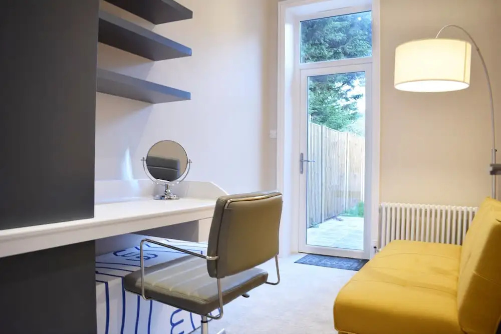Modern 2 Bedroom Flat Central to Wimbledon