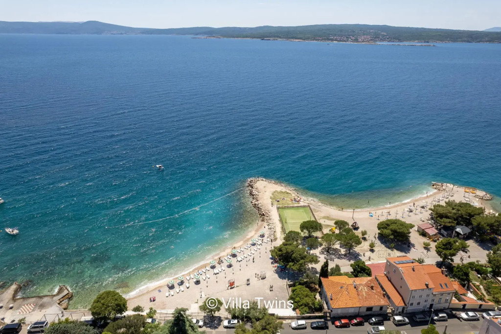 Twins II in Crikvenica