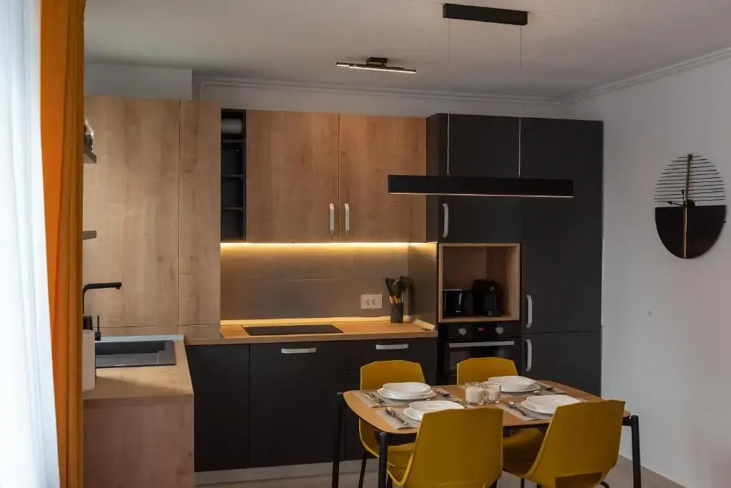 Apart B&V - Modern Apartment near Coresi Mall