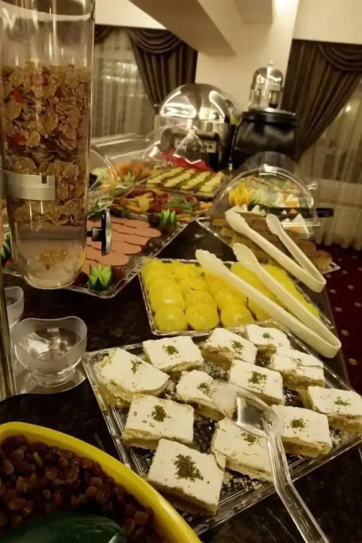 SARR TAC MAHAL HOTEl