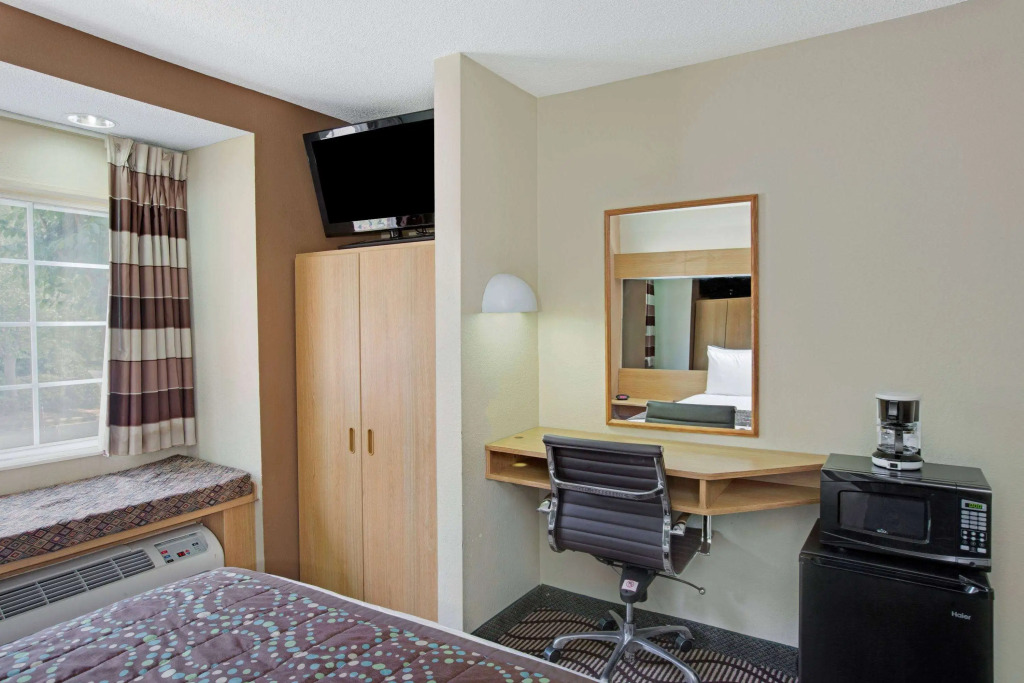 Microtel Inn by Wyndham University Place