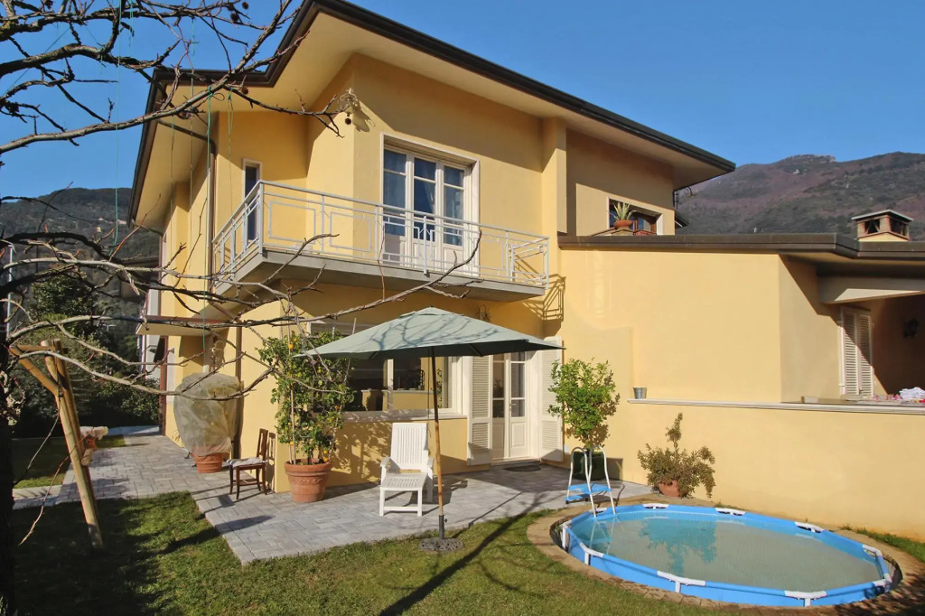 In Camaiore With 3 Bedrooms And 2 Bathrooms