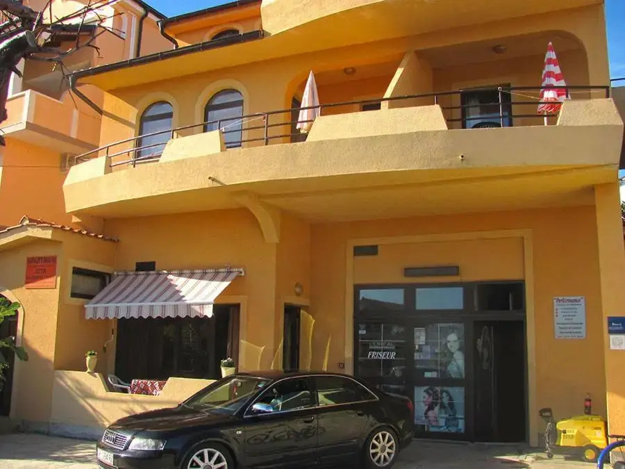 Apartments Damir 2838