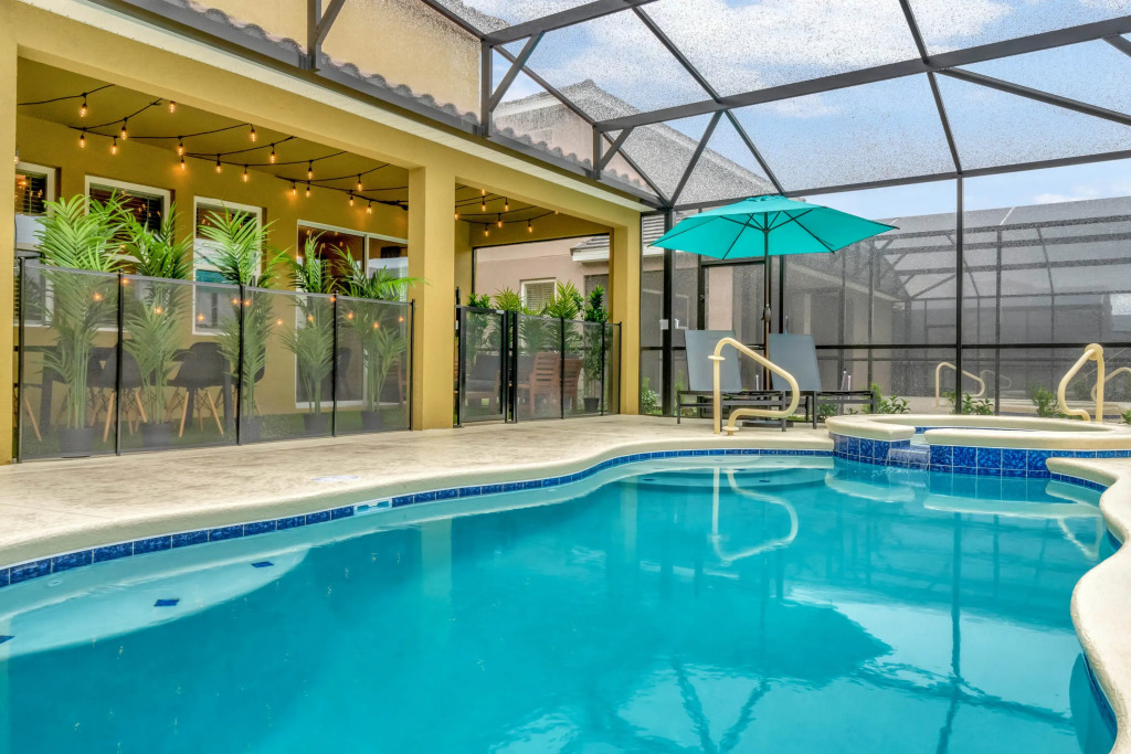 7 Bedrooms 5 Bathrooms Solterra 7599 Ol