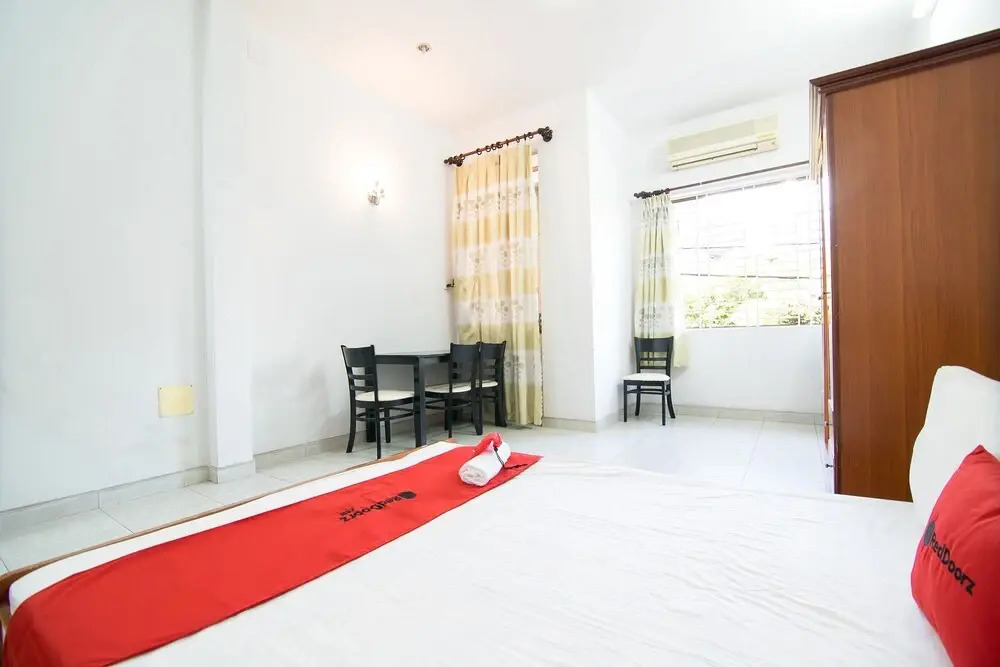 Reddoorz near Hoang Van Thu Park