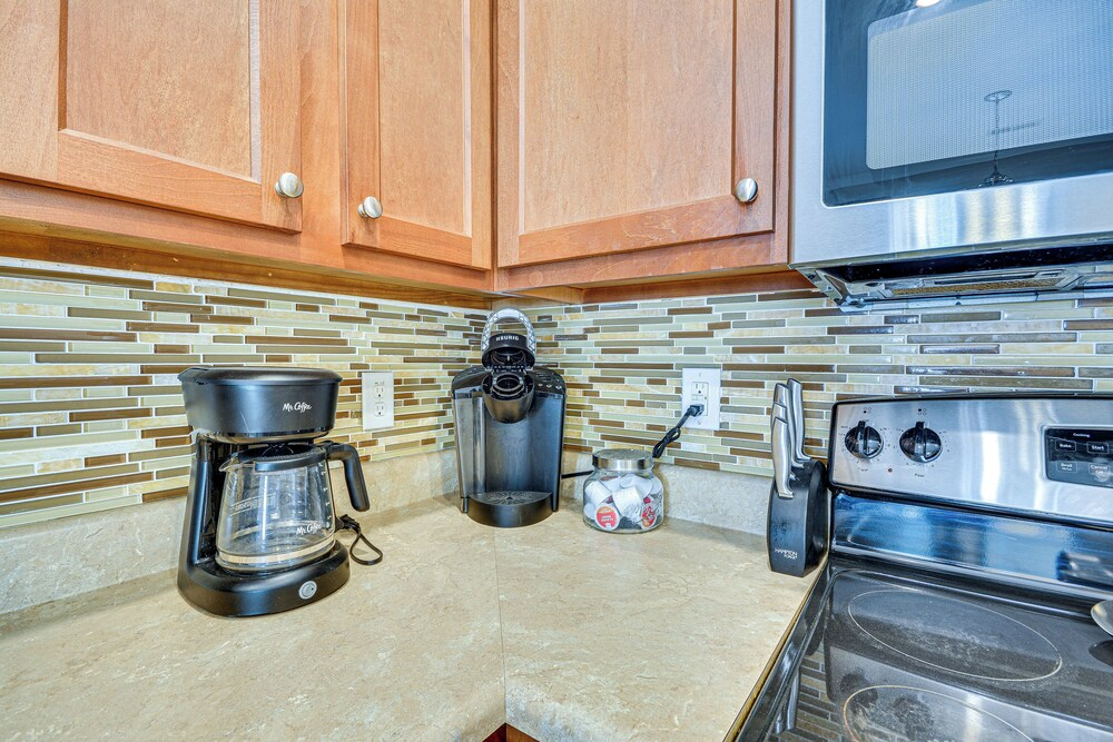 Charming Greensboro Townhouse With Back Patio!